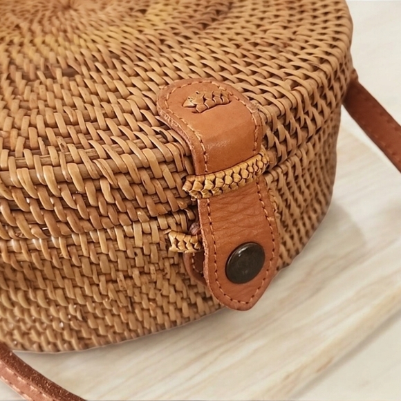 Round Rattan Straw Crossbody Bag Purse Boho Festival Luxe Leather Woven - Picture 7 of 12